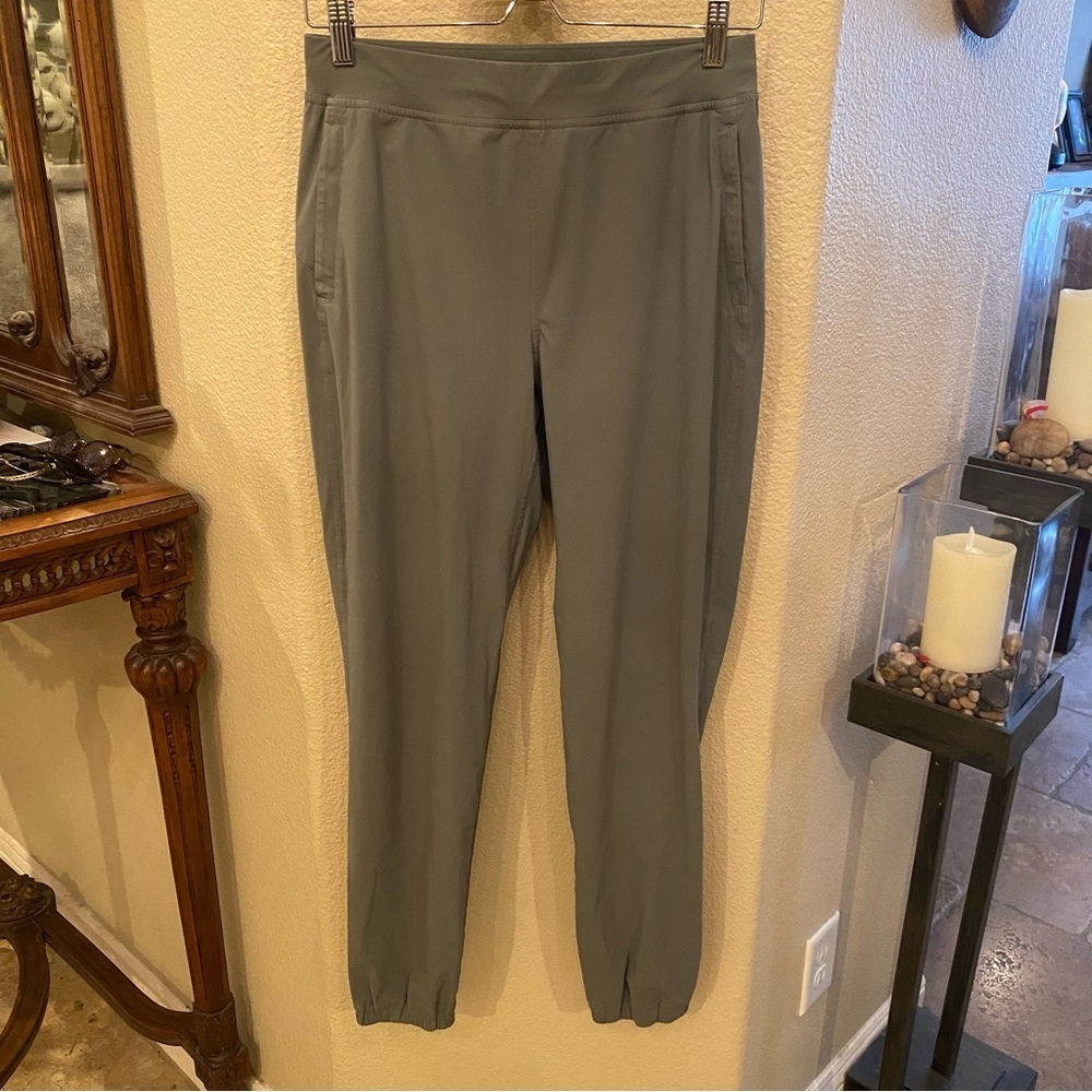 LULULEMON Women Light Olive Jogger Pants Size 6